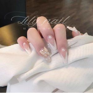 CLIP ON NAILS WITH PEARLS AND BUTTERFLY